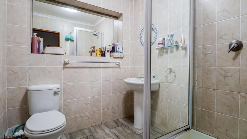 5 Bedroom Property for Sale in Aalwyndal Western Cape
